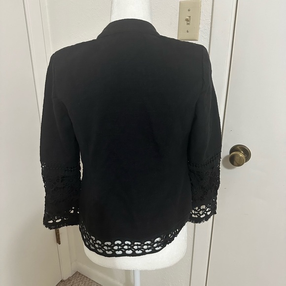 Chico’s Women’s Embroidered floral Eyelet Blazer Size 0 Petite or size 4. - Picture 4 of 6